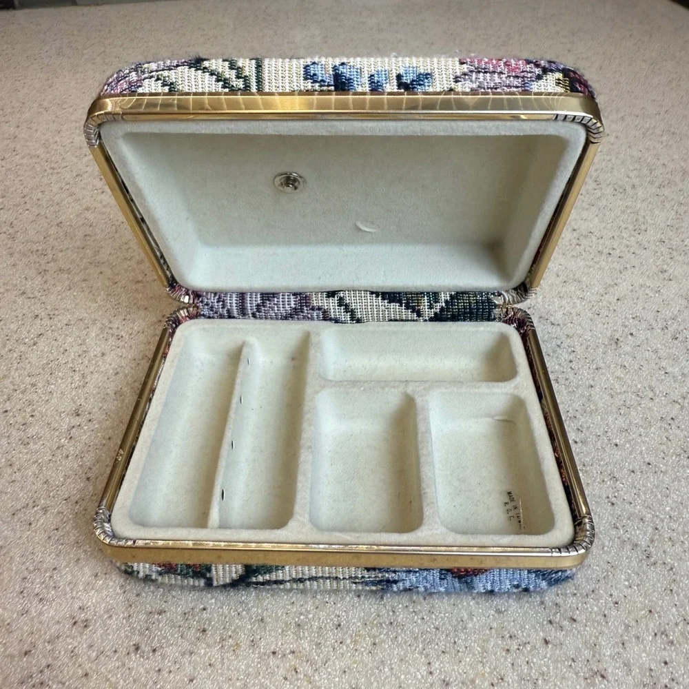 VTG Floral Tapestry Jewelry Travel Case Gold Metal Frame Clam Shell Organizer